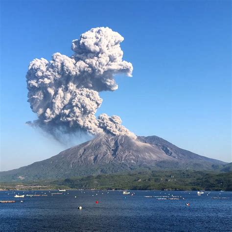 Sakurajima volcano (Kyushu, Japan): continuing vulcanian explosions / VolcanoDiscovery