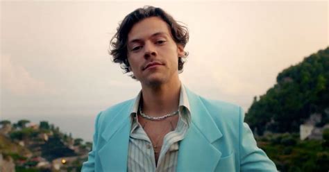 WATCH: Harry Styles ‘Golden’ Music Video