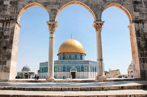 Old Arabic Arches At The Entrance Of The Dome Of The Rock Jerusalem ...