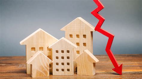 Mortgage Rates Are Falling, But Mortgage Demand Is Plummeting Too