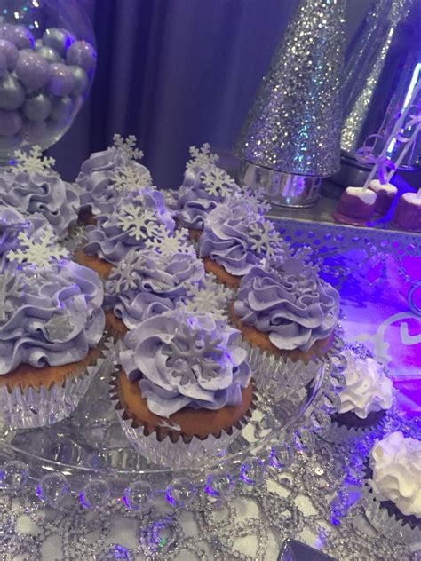 Snowflake purple cupcakes Wonderland Wedding Theme, Winter Wonderland Birthday Party, Baby ...