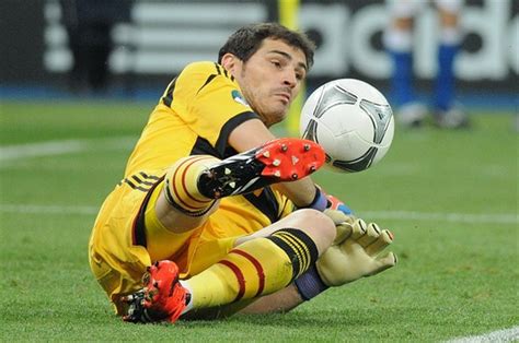 File:Iker Casillas Euro 2012 final 02.jpg - Wikimedia Commons