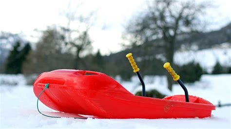 Watch dad's homemade luge track made of snow and ice in his yard - ABC7 ...