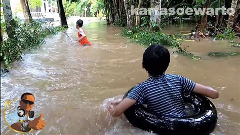 SWIMMING IN THE RIVER FLOOD | The Bener River, Banyumas 2022 - YouTube