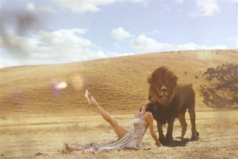 The Best Outfits from Taylor Swift's New "Wildest Dreams" Music Video ...