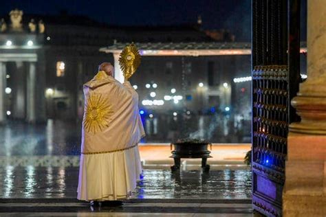 Pope Francis Delivers 'Urbi et Orbi' in St Peter's Square | Al Bawaba