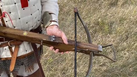 Loading a medieval 200lb crossbow vs loading Leonardo da Vinci's 300lb crossbow : r ...