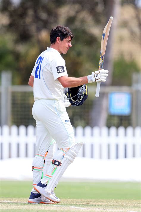 Moises Henriques acknowledges his century | ESPNcricinfo.com