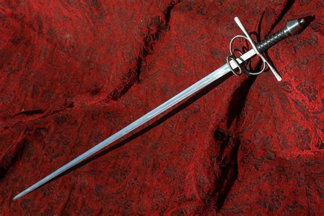 Weapons - Swords, Axes, Knives, swords, renaissance swords, rapiers ...