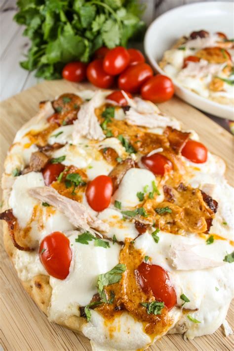 Copycat Panera Flatbread Pizza: Chipotle Chicken & Bacon - The Food Hussy