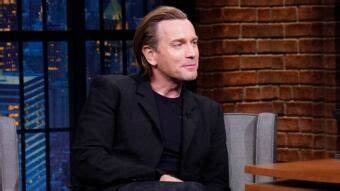 Ewan McGregor, Rob McElhenney, Erin Jackson, Ilan Rubin - Late Night with Seth Meyers 2020-02-05 ...