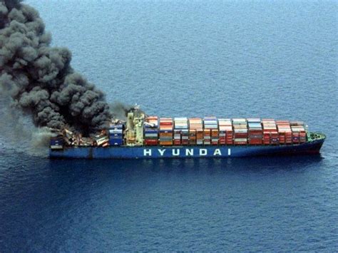 Accidents with Container Ships (95 pics) - Izismile.com