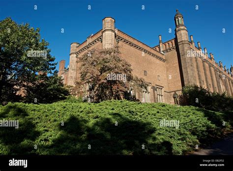 Yale buildings hi-res stock photography and images - Alamy