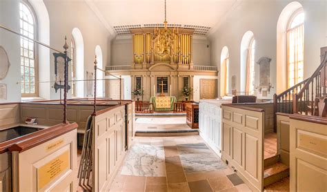 Bruton Parish Church in Colonial Williamsburg - Married with Wanderlust