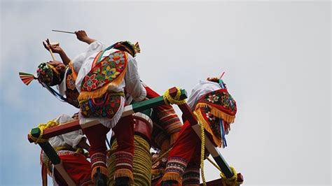 Los Voladores de Papantla: Origen de la ceremonia ritual de los Hombres Pájaro