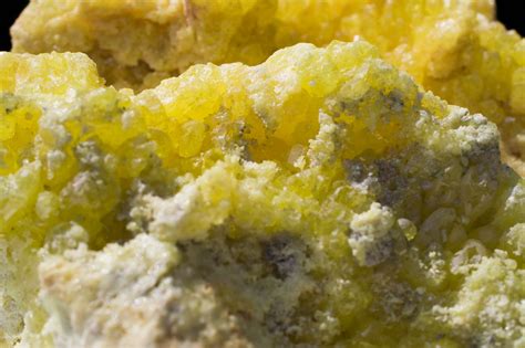 Sulfur: healing properties, where it is found and how it is used