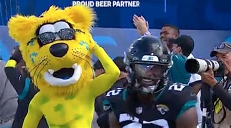 Scantily Clad Jaguars Mascot Gives Viewers Nightmare Fuel - Sports ...