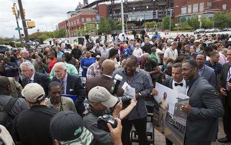 Gallery: Unveiling of Smokin' Joe Frazier statue Xfinity Live! | PhillyVoice