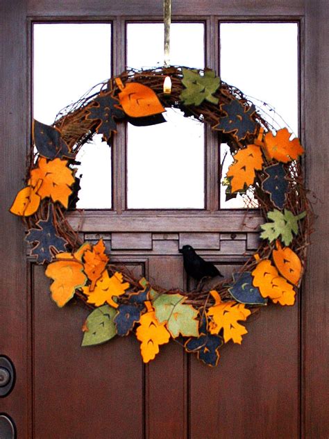 How to Make a Fall Felt Leaf Wreath | HGTV