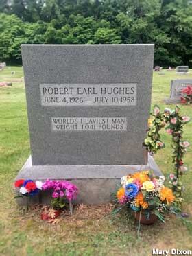 Benville, IL - Grave of Robert Earl Hughes, World's Heaviest Man