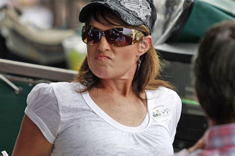 Sarah Palin dons her running shoes, sort of starts long walk towards ...