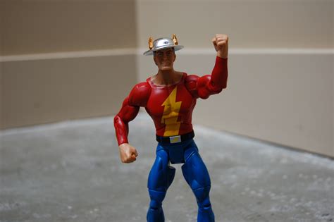 Awesome Toy Picks: Signature Collection The Flash - Comic Vine