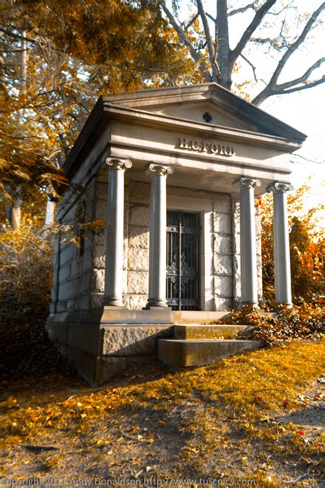 Welcome to the blog of Andy Donaldson Photography: Lake View Cemetery