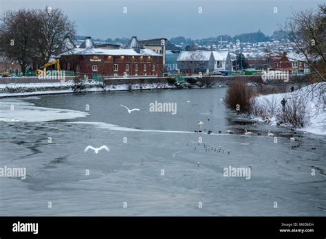 Exeter, Devon, UK. 2nd March 2018. UK Weather. Heavy snow and freezing River Exe in Exeter ...