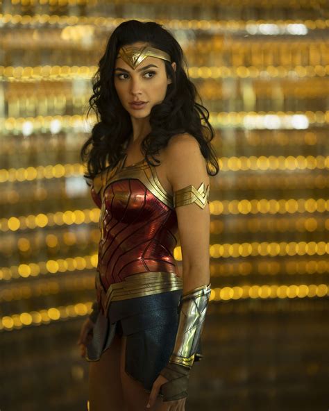 Wonder Woman Gal Gadot #women #model #actress #brunette long hair DC Comics film stills #2K # ...