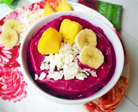 Tropical Dragon Fruit Pitaya Smoothie Bowl – Modern Honey