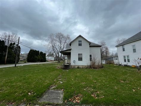 702 E Washington St, Hoopeston, IL 60942 | MLS# 12012770 | Redfin