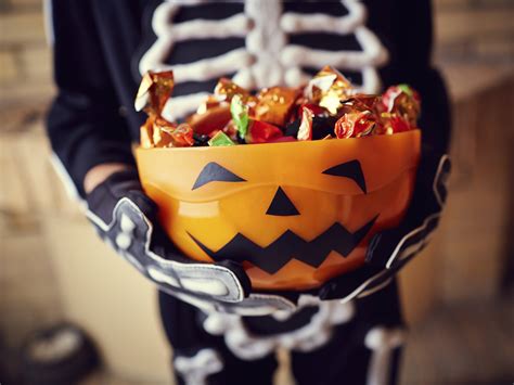 Halloween Treats: Better Safe Than Scary | American Insurance Point