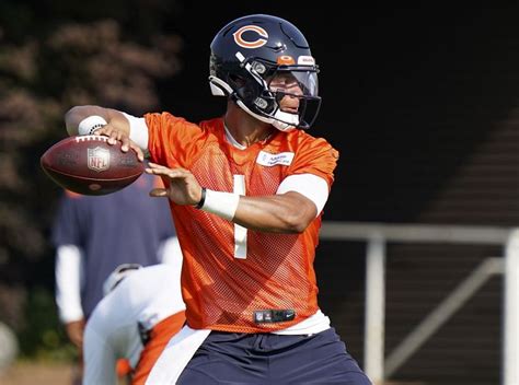 5 observations on Justin Fields' performance during the Bears' training ...