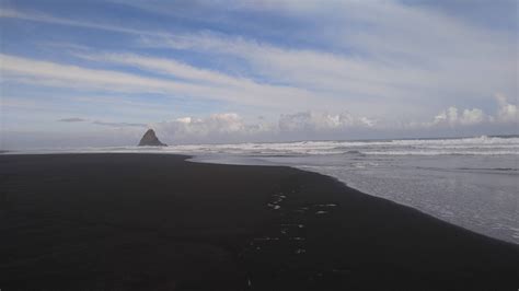 [OC][5313x2988] Black Sand beaches of Karekare, New Zealand. • /r ...