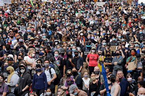 Huge crowd protests in Seattle as criticism of police mounts | Peninsula Daily News