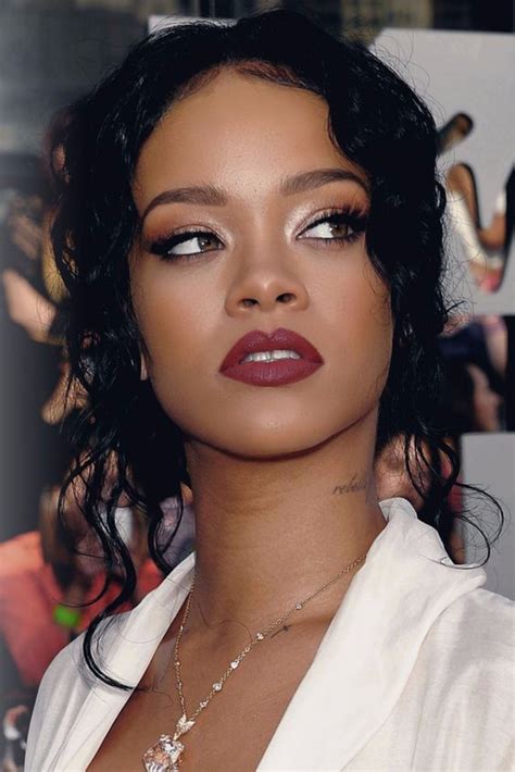 Facial makeup | Rihanna Makeup Looks | facial makeup, Rihanna Best Looks,