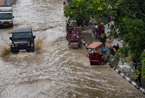 Delhi Flood Alert: Several Areas To Face Drinking Water Crisis as Treatment Plants Shut ...