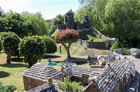 Corfe Castle village | Swanage.co.uk