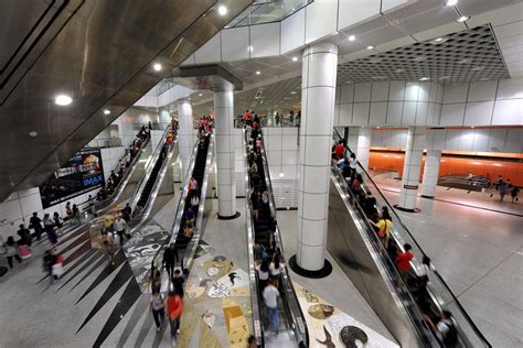 Dhoby Ghaut MRT Station, largest MRT station in Singapore. | Singapur