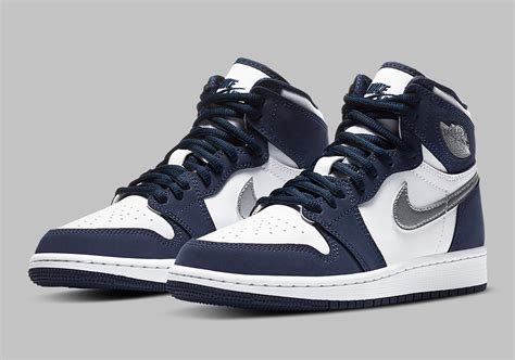 Air Jordan 1 High Midnight Navy 575441-141 | SneakerNews.com