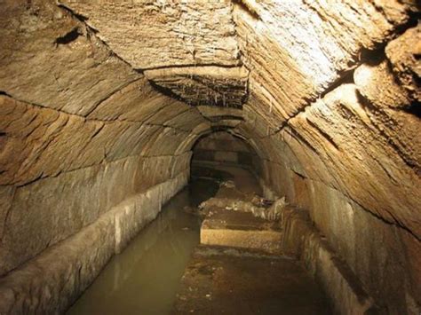 A Labyrinth of Ancient Tunnels Exist Under Roman Streets | Ancient Origins