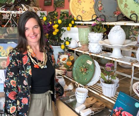 Larkspur boutique keeps loyal base, despite tricky name