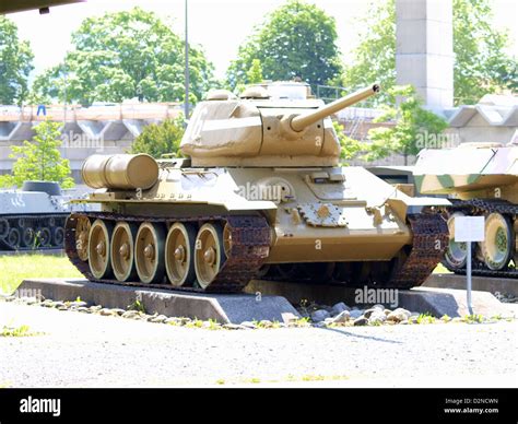 T34 tank hi-res stock photography and images - Alamy