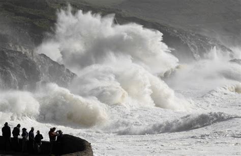 The Big Wobble : "We have never seen this before! " Storm Ophelia batters Ireland with 100mph ...