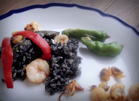 Arròs negre, black is the new rice… | Mexican food recipes, Food dishes, Seafood paella