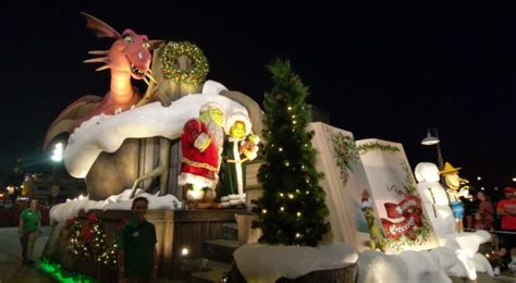 Universal Orlando Christmas 2022 Guide | Green Vacation Deals