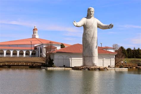 Michigan Exposures: The Solid Rock Church Jesus Statue