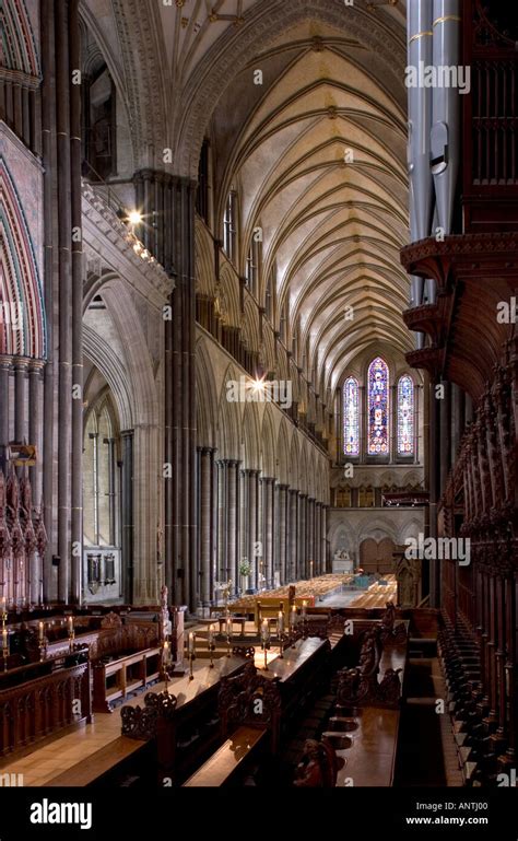 Salisbury cathedral interior choir hi-res stock photography and images ...