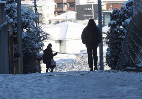 In Photos: Greater Tokyo a day after heavy snowfall - The Mainichi