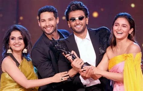 8 Most Embarrassing Moments From Bollywood Award Shows